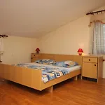Apartment Family Friendly Apartments With A Swimming Pool Jadreski, Pula - 7292 Pula